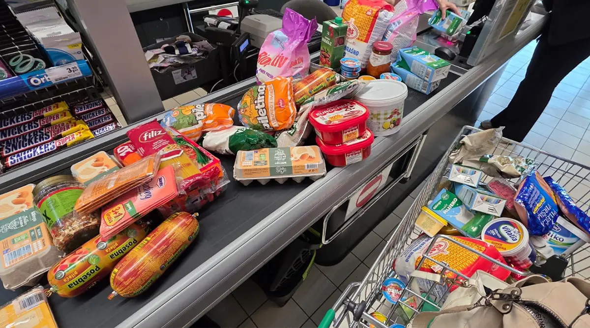 Ahead of Eid: Foundation Second brings joy to two at-risk families with food packages